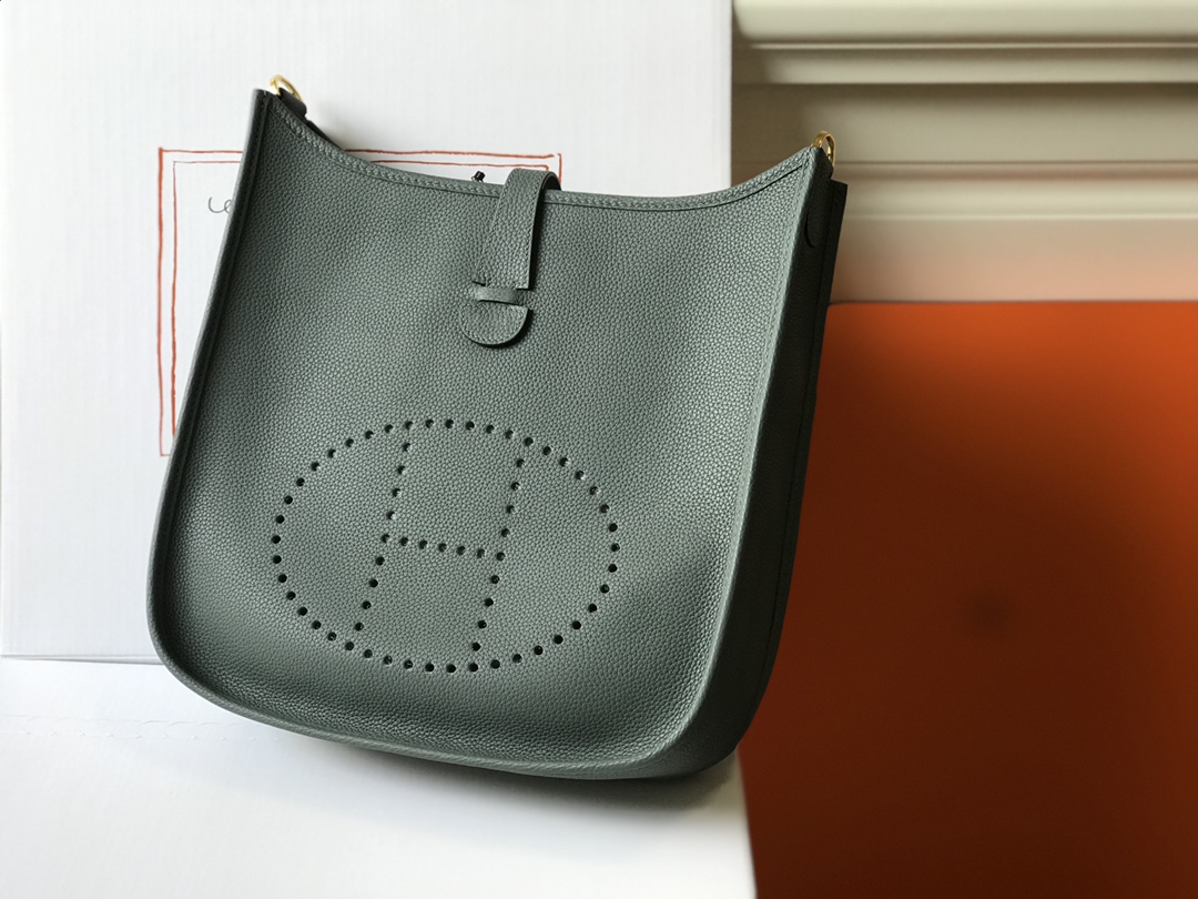 Hermes Evelyne III 29 PM Shoulder Bag In Dark Grey Clemence Leather